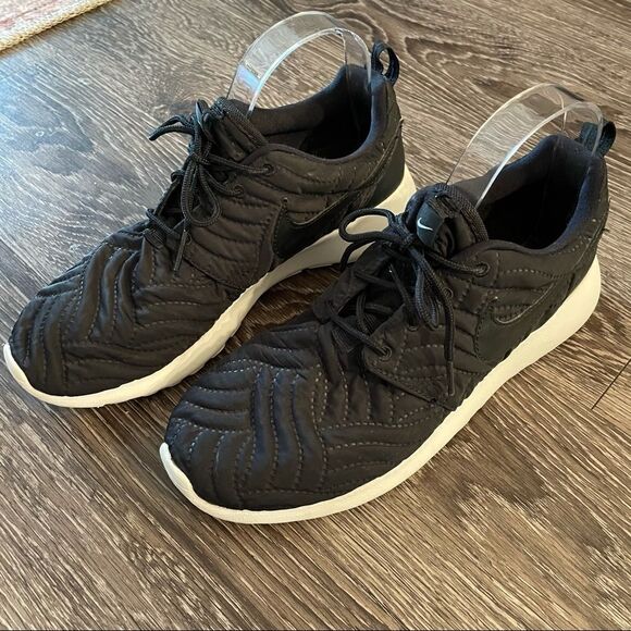 Nike Roshe Run Quilted Sneakers - Picture 5 of 9